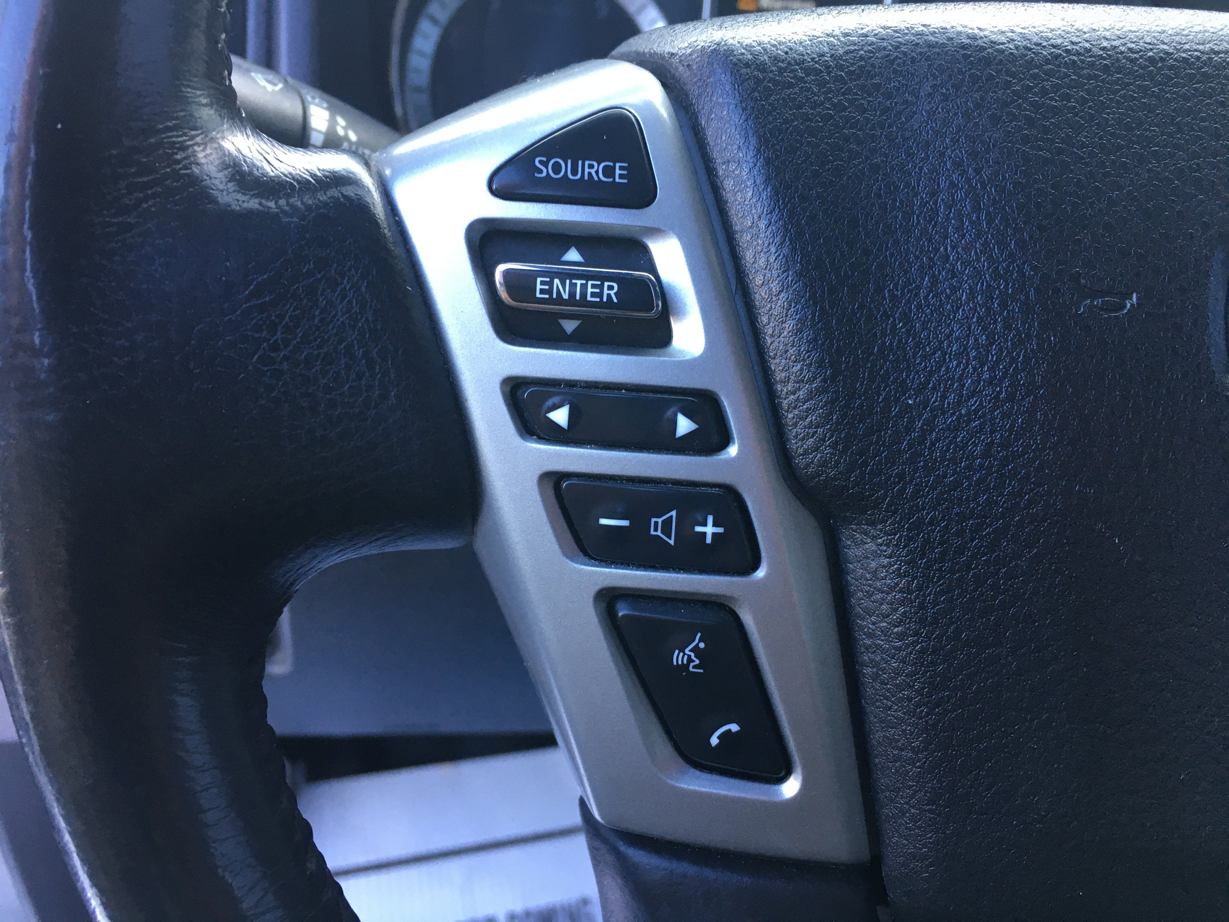 2019 Nissan TITAN SL