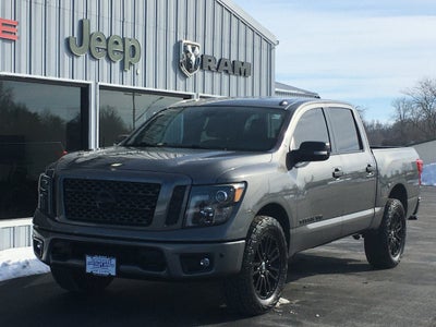 2019 Nissan TITAN SL
