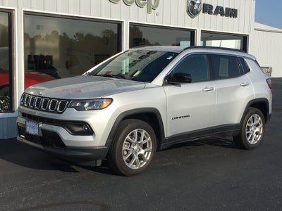 2024 Jeep Compass Latitude Lux FWD